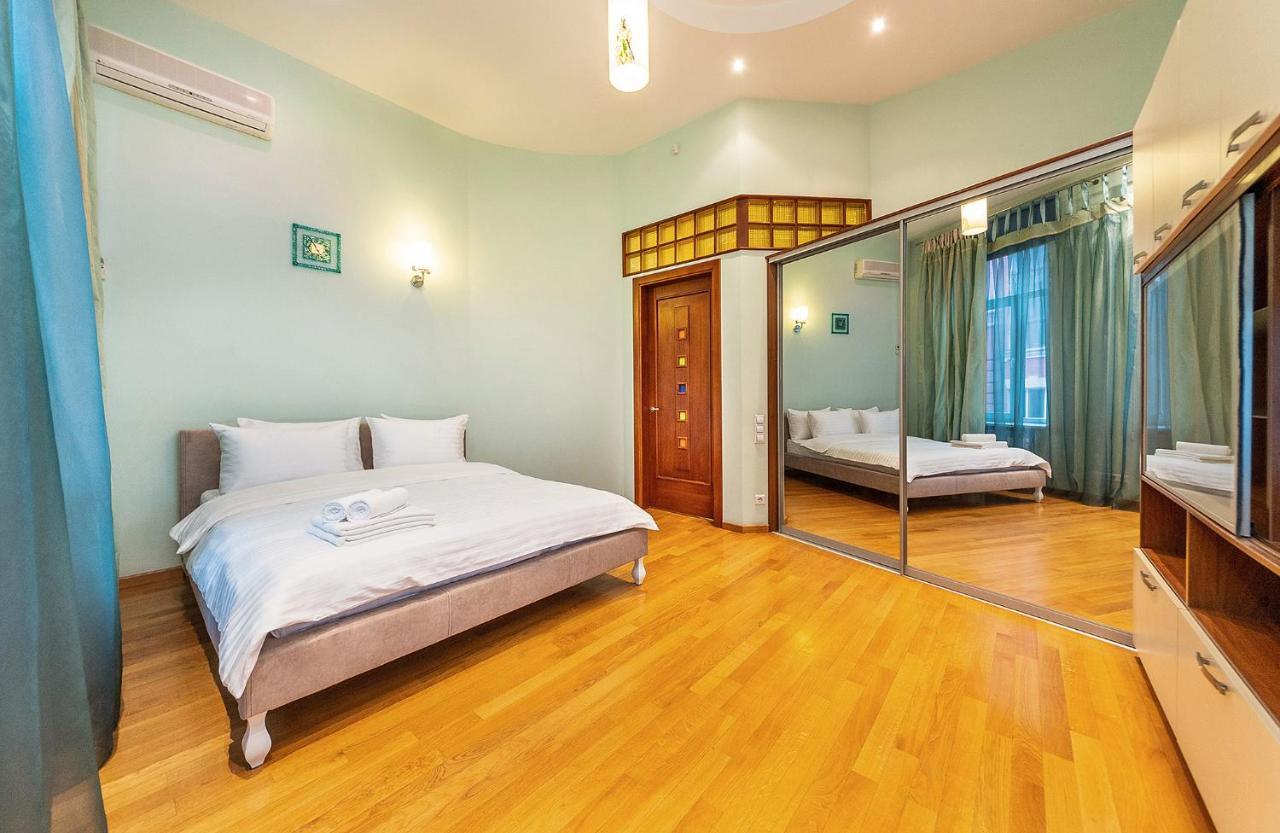 24 Apartment *
